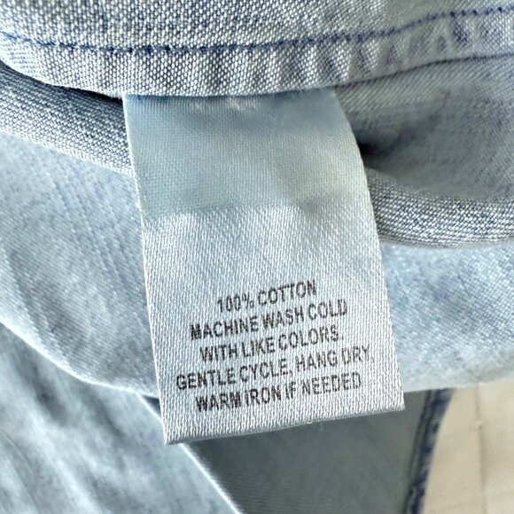 Untuckit Alleanza Regular Fit Denim Button-Up Shirt Women Size 4 Light Blue 100% - Picture 5 of 11